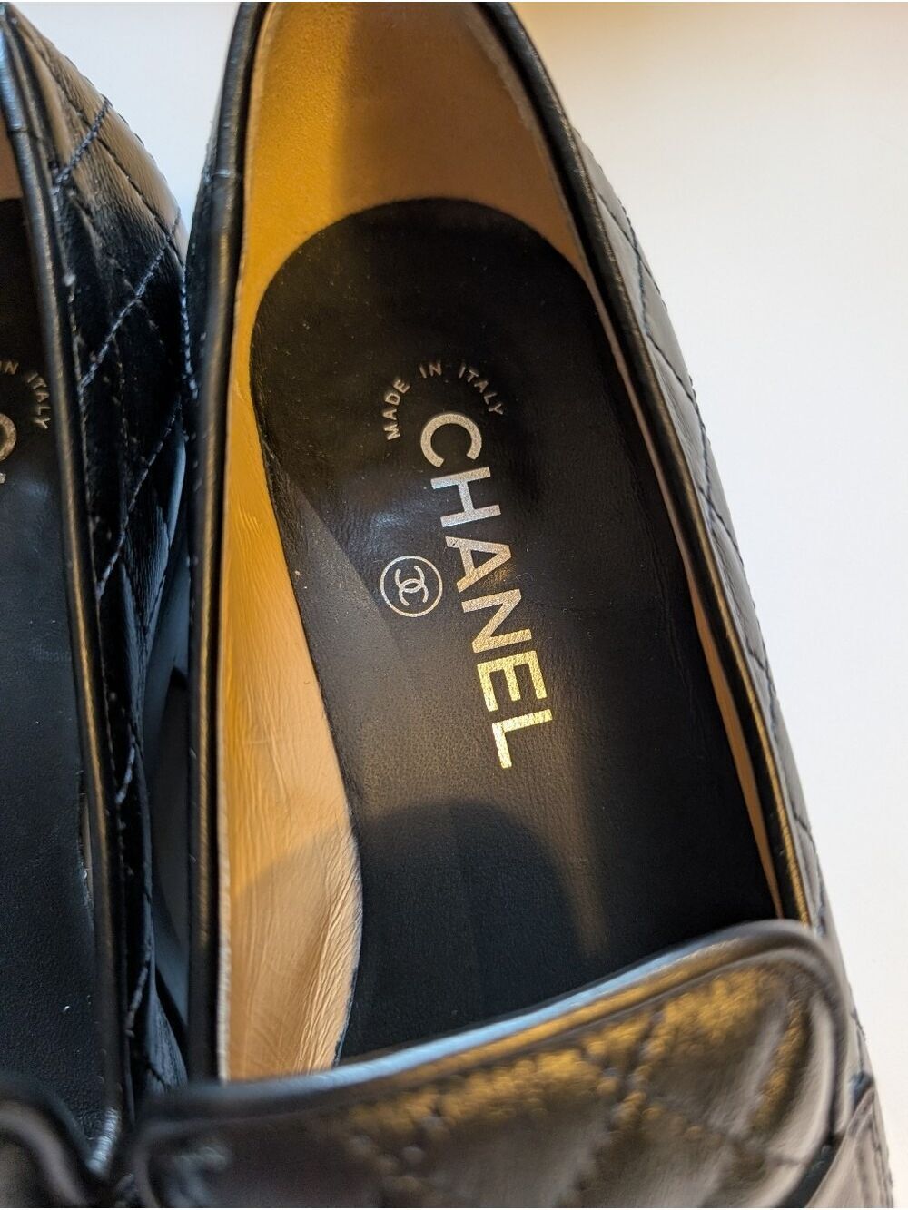 Chanel Quilted Lambskin Coin Loafers Size 39 In EUC - Picture 6 of 15